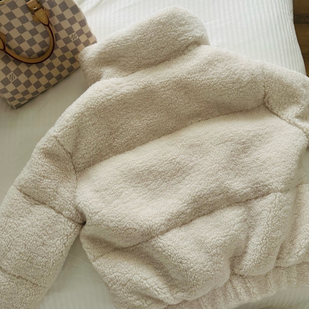 A&F Cream Sherpa Jacket - Picture 4 of 4